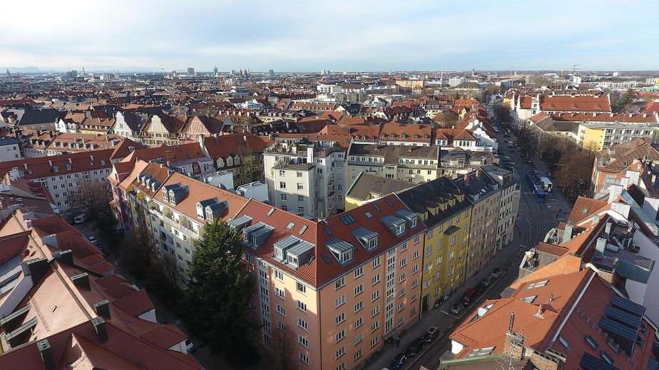 Senza provvigione in Hohenzollernplatz: luminoso e spazioso appartamento di 3 locali con planimetria flessibile – Luftansicht