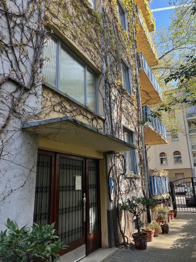 sanierte 3-Zimmerwohnung mit 2 Balkonen Nähe Wasserturm – Hauseingang