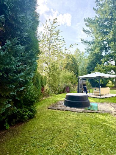 Vielseitiges Wohn- und Gewerbeobjekt mit Hallen & Werkstatt in naturnaher Lage – Garten