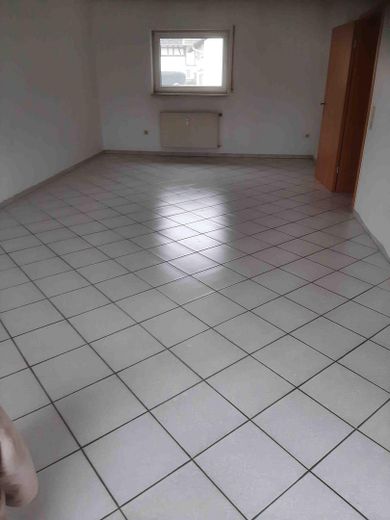 Ruhige sonnige Wohnung in Nidderau-Erbstadt – Wohnzimmer Bild 2