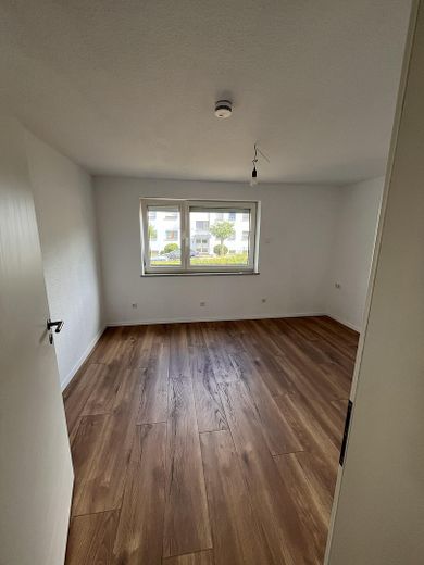 Odnowione 3-pokojowe mieszkanie z balkonem i zabudowaną kuchnią w Hechingen – Zdjęcie 13