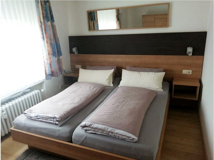 Güvenli sermaye yatırımı: Popüler bir tatil bölgesinde tam mobilyalı daire. – Schlafzimmer
