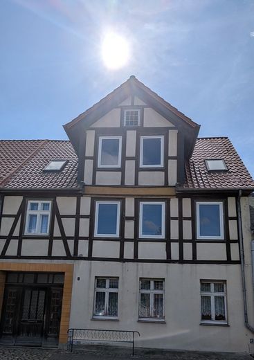 Casa a graticcio con 2 unità abitative a Beetzendorf, ristrutturata nel 1995 – Foto 1