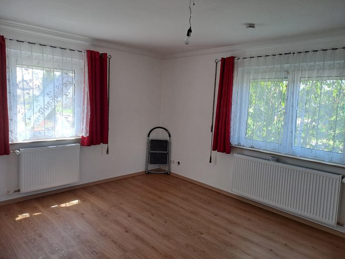 En el pueblo, mucha libertad y mucho espacio en la casa y el jardín – Schlafzimmer EG