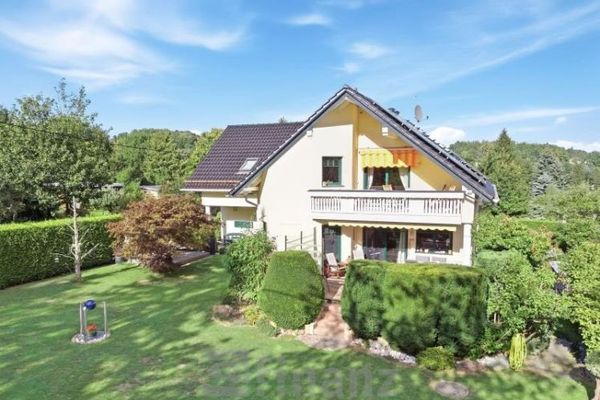 Vielseitiges Wohnhaus in Plauen-Jößnitz – 3 Einheiten, großer Garten & PV-Anlage