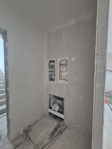 Wohnung im Bau, stadtnah im Hafenquartier Graf Bismark mit Balkon am Yachthafen/Kanal für 2 Personen – Neubauwohnung 28 Eingang