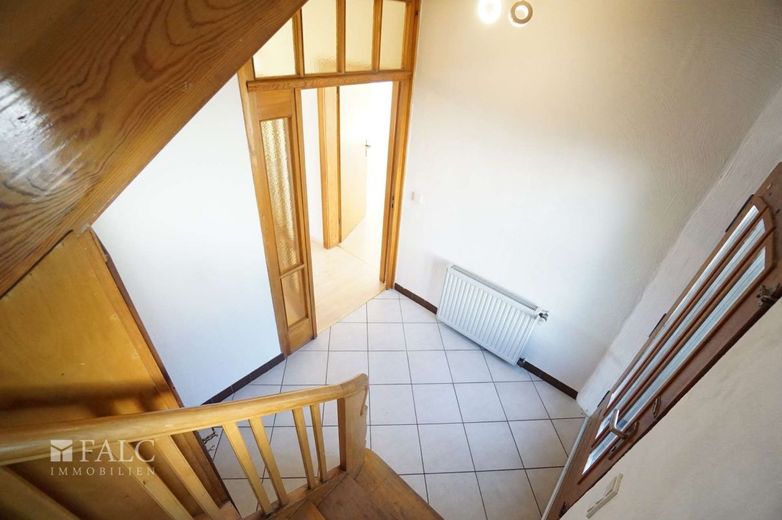 Familienhaus in ansprechender Lage (UKS) zu verkaufen! – Treppenhaus