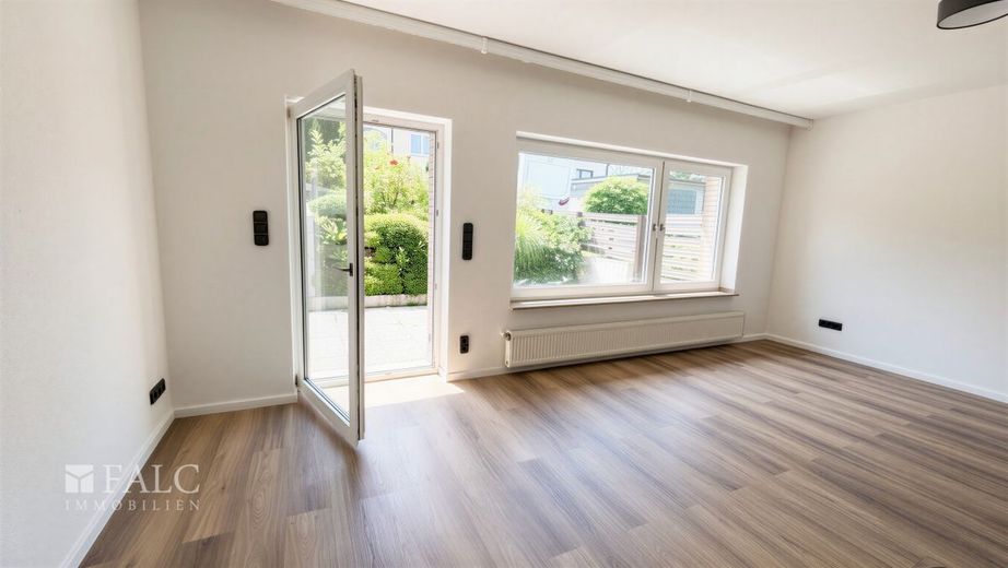 Familientraum in Wuppertal - freistehendes Haus mit Garten – Wohnzimmer -