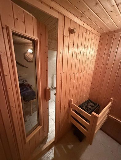 freistehendes Einfamilienhaus mit Garten, Pool, Sauna & Solarthermie – Foto 18