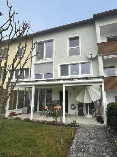 Haus mit Terrasse Gartenseite