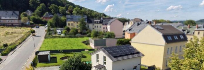Abitare in modo sicuro per il futuro - Casa a efficienza KFW, anno di costruzione 2022, nel cuore di Aue!