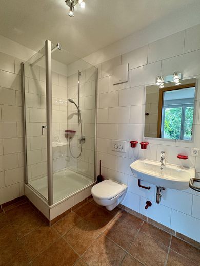 Casa unifamiliare indipendente in una posizione speciale ai margini dei campi, con ampie superfici terrazzate – Bad Gästezimmer