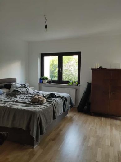 Schlafzimmer mit Balkonzugang