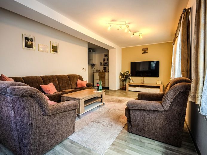 Two residential units, one special home – approx. 160 m² with a large terrace – EG_1_Wohnzimmer