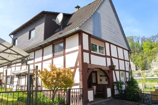 Charmantes Fachwerkhaus an der Weser mit Nebengebäude und Fernblick in Dölme/Bevern