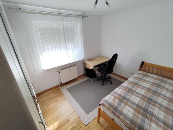 Grand appartement de 4 pièces avec balcon et place de parking en sous-sol, dans un quartier prisé de Bad Homburg – Schlafen 1