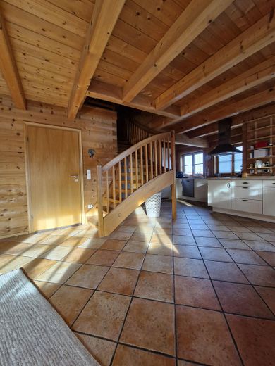 Ökol. Blockhaus in Bernau am Chiemsee – Zuhause auf Zeit für bis zu 5 Jahre, mit eigenem Garten – Treppe