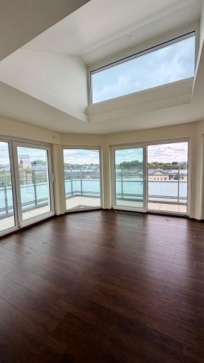 Limburg şehir merkezinde lüks penthouse – 196 m², katedral manzarası, whirlpool ve Gaggenau mutfak – Wohnzimmer