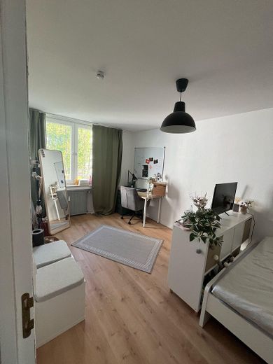 Arbeitszimmer (möbliert)