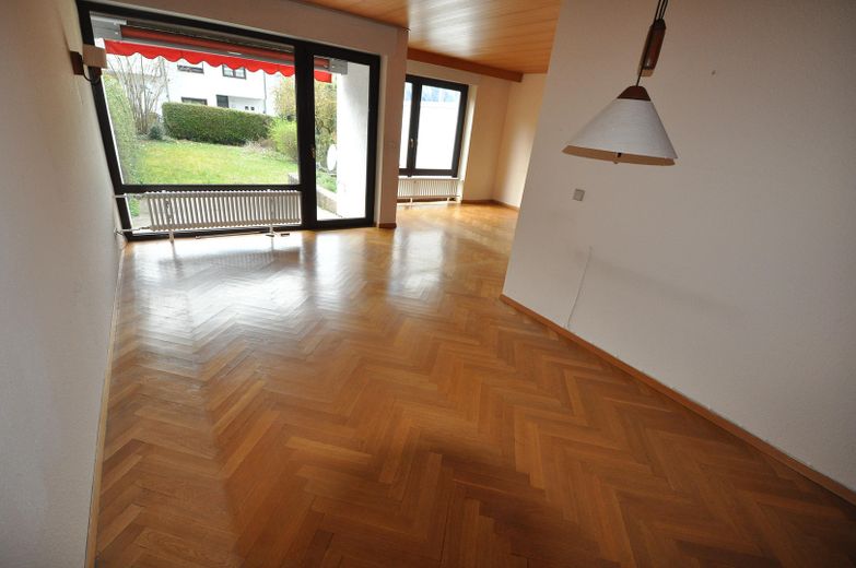 Privat: Familienfreundliches Reihenhaus mit Garten & Garage in bester Lage, Böblingen-Tannenberg – Essecke