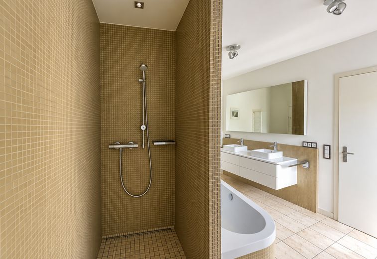 Hochwertige altersgerechte Wohnung mit Tiefgaragenstellplatz in Bocholt – Badezimmer