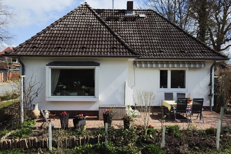 Herz für Ruhe: Vollkeller, Tiefgarage, Heimat! – Seitenansicht