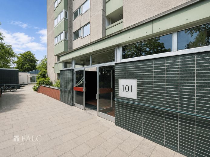 Über den Dächern von Bremerhaven - 3 Zimmer mit traumhaftem Ausblick – Außenansicht Eingang
