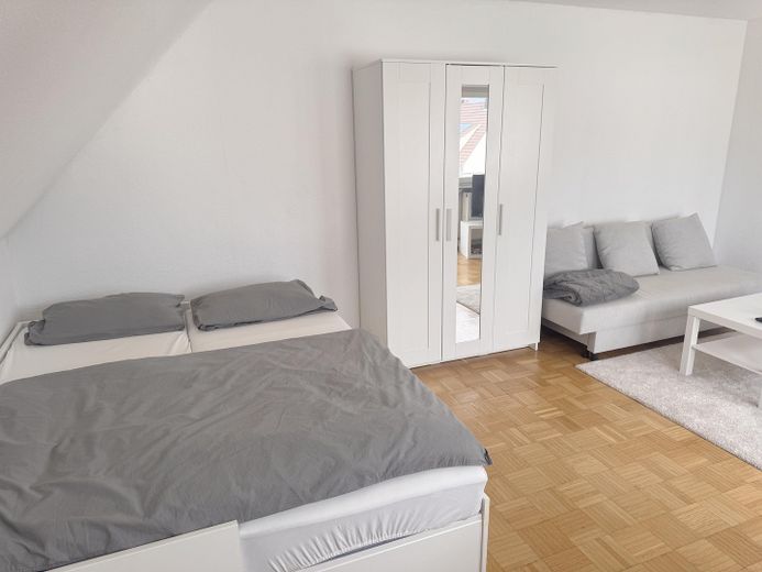 Helle 2-Zimmer-Wohnung mit großem Balkon & moderner Küche – Möbel können abgekauft werden