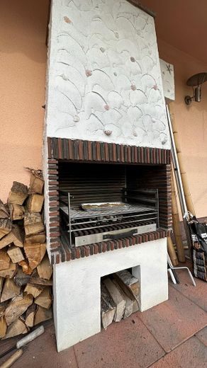 Straordinaria casa unifamiliare moderna con doppio garage – Außenkamin