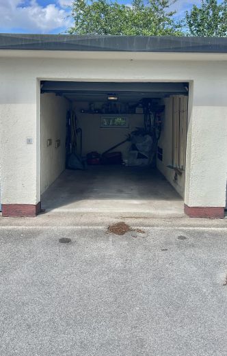 Gepflegtes und umfassend saniertes Reihenmittelhaus in Kirchseeon – sofort bezugsfrei – Einzelgarage