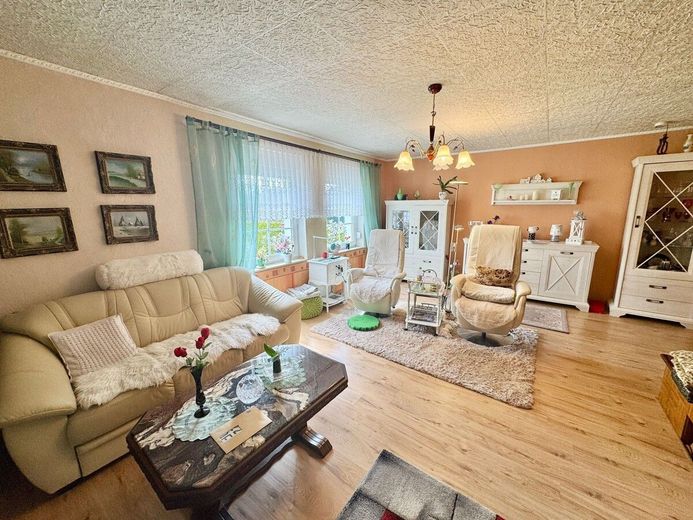 HORN IMMOBILIEN ++ gemütliches Haus in Strasburg (Uckermark) zu verkaufen – Wohnzimmer