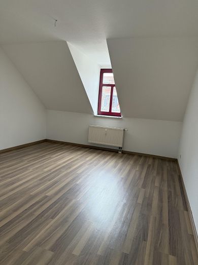 Schöne, zentral gelegene und helle DG-Wohnung – फोटो 9