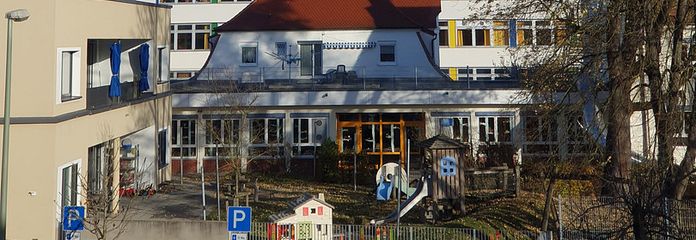 Schöne 2-Zimmer-Wohnung in Vöhringen Zentrum – Blick aus dem Fenster