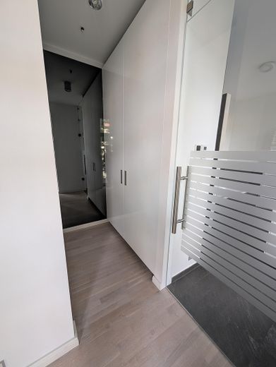 Amplio piso de 5 habitaciones – ideal para familias o parejas que buscan espacio – Einbauschränke Ankleidebereich