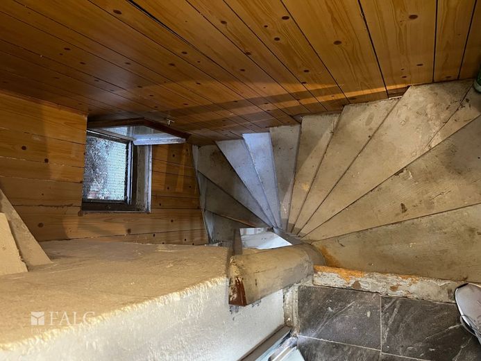 Raum für Kinder, Leben und gemeinsame Zeit - großzügiges Familienhaus mit Charme – Kellertreppe