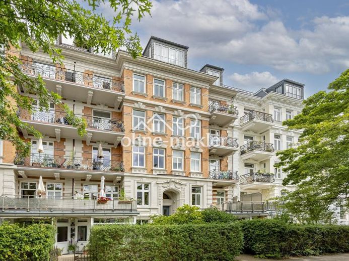 Edificio d’epoca pronto per essere abitato con balcone esposto a sud-ovest, vista panoramica e fascino Art Nouveau – Foto 1