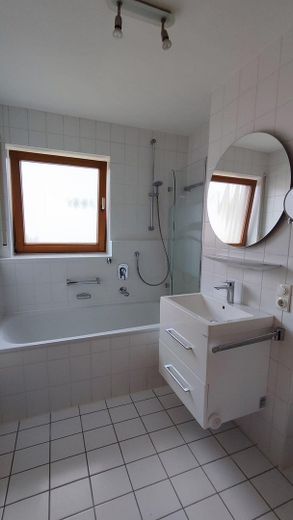 Appartamento di 2,5 locali in zona residenziale tranquilla, vendita privata senza provvigione – Badezimmer