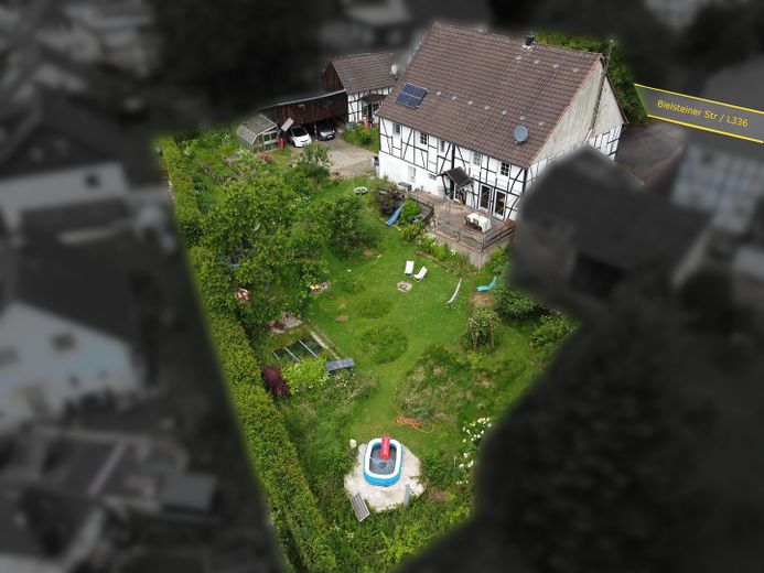 Fachwerkhaus mit Talblick - historisches Wohnen im Grünen bei Bielstein – Grundstück und Haus