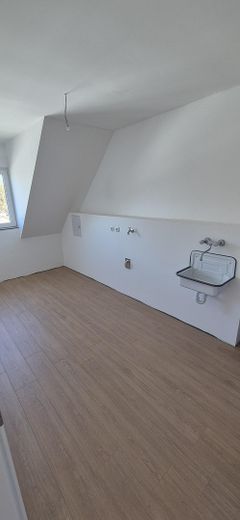 Neubau-Reihenhaus mit Terrasse 140 m² Familienhaus mit sehr niedrigen Energiekosten (EH-40 + PV) – HWR
