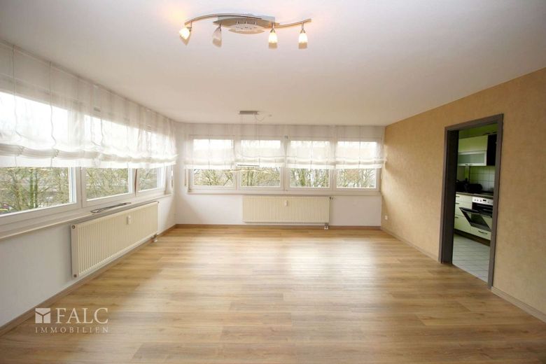 Exklusives Penthouse im Zentrum Göppingen – Wohnzimmer