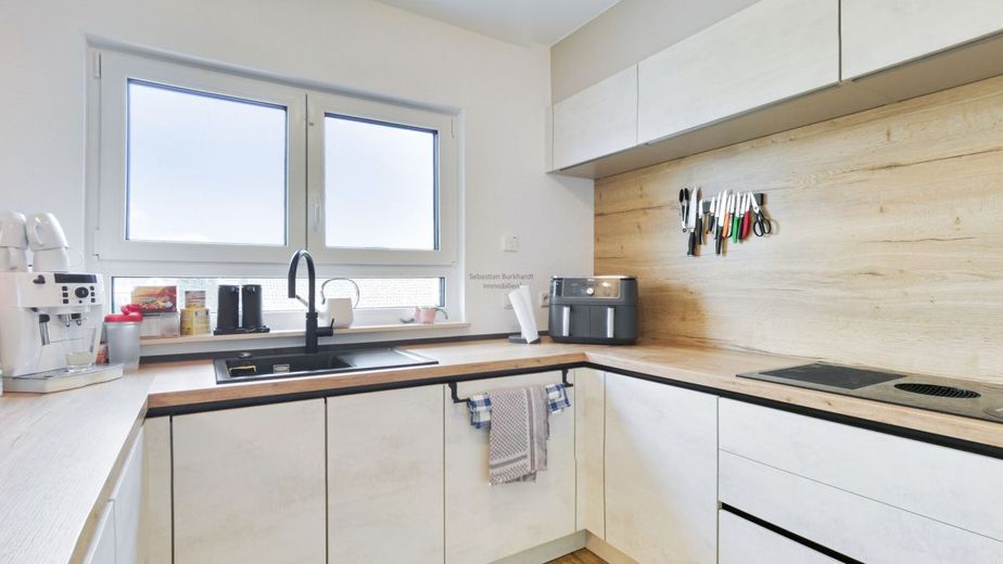 *** Exklusives KfW-40-Plus-Einfamilienhaus mit PV-Anlage, Erdwärmepumpe, Doppelgarage – EG_Küche_1