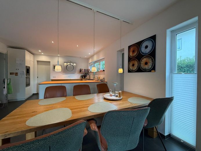 Your new home: Detached house with pool, heat pump, photovoltaic system and fireplace – Essbereich