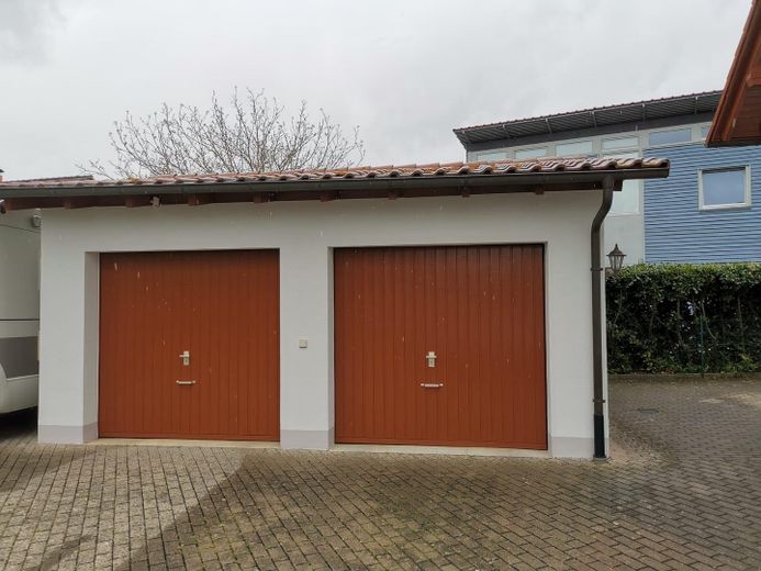 D-Gar (links davon Stellplatz)