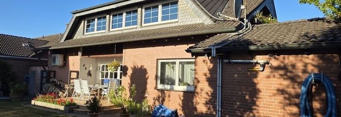 Hochwertiges , freistehendes Einfamilienhaus mit 238 m² Wohnfläche.