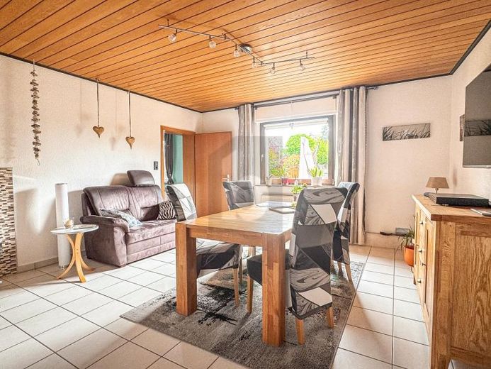FAMILIENGLÜCK MIT ZUSÄTZLICHEM BAUGRUNDSTÜCK – Foto 1
