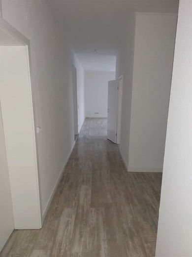 Großzügige 4-Zimmer mit EBK, Laminat, 2xBädern, Wanne und Dusche in guter Lage! – Musterfoto Wohnung obendrüber