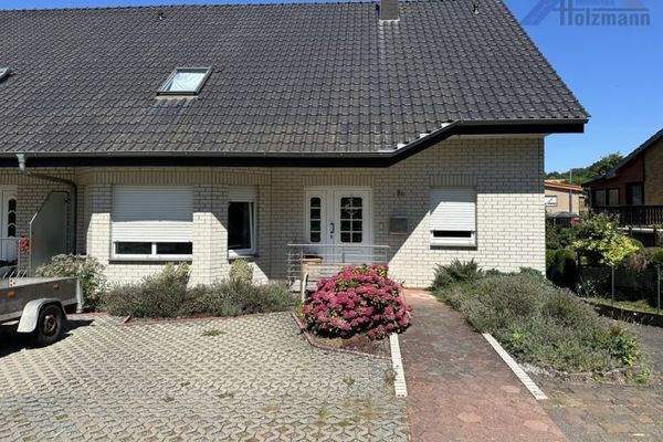 Geräumige, unterkellerte Doppelhaushälfte in Vlotho - Holzmann Immobilien