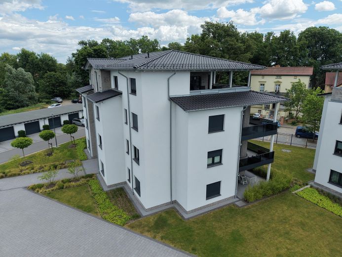 Moderne 4-Zimmer-Wohnung mit großzügiger, überdachter Terrasse/Balkon, Aufzug & Wärmepumpe – Foto 3