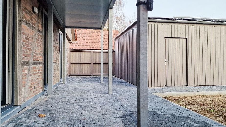 EG Wohnung mit Terrasse | NACHHALTISGTE Immobilie Wolfsburgs, Lehmbau, PV - Autarkie, Appsteuerung – Terrasse 