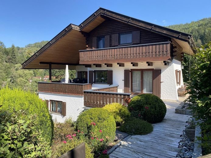 Maison individuelle avec appartement indépendant et vue dégagée *sans commission* – Hausansicht 